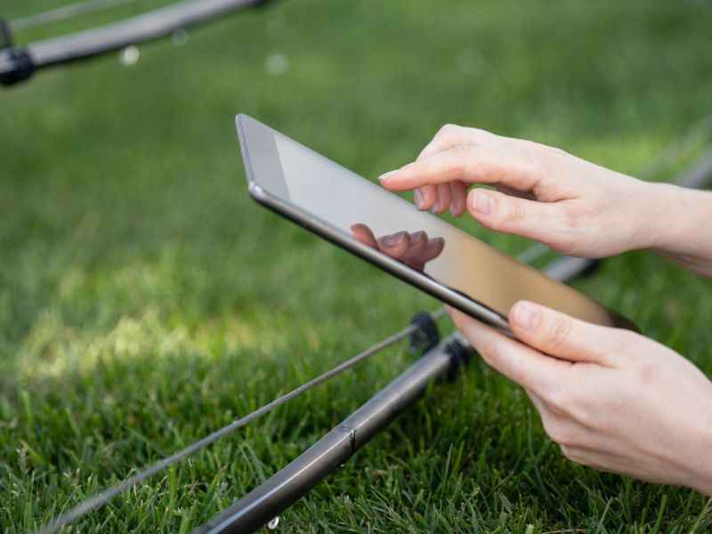 Smarte Gartenbewässerung mit Bewässerungscomputer über Smartphone steuern.