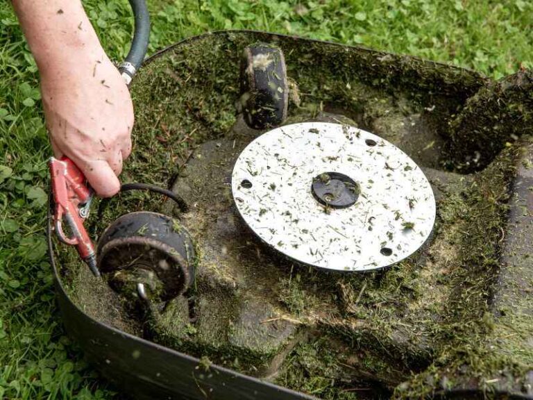 Mähroboter Wartung & Pflege: Anleitung & Intervalle